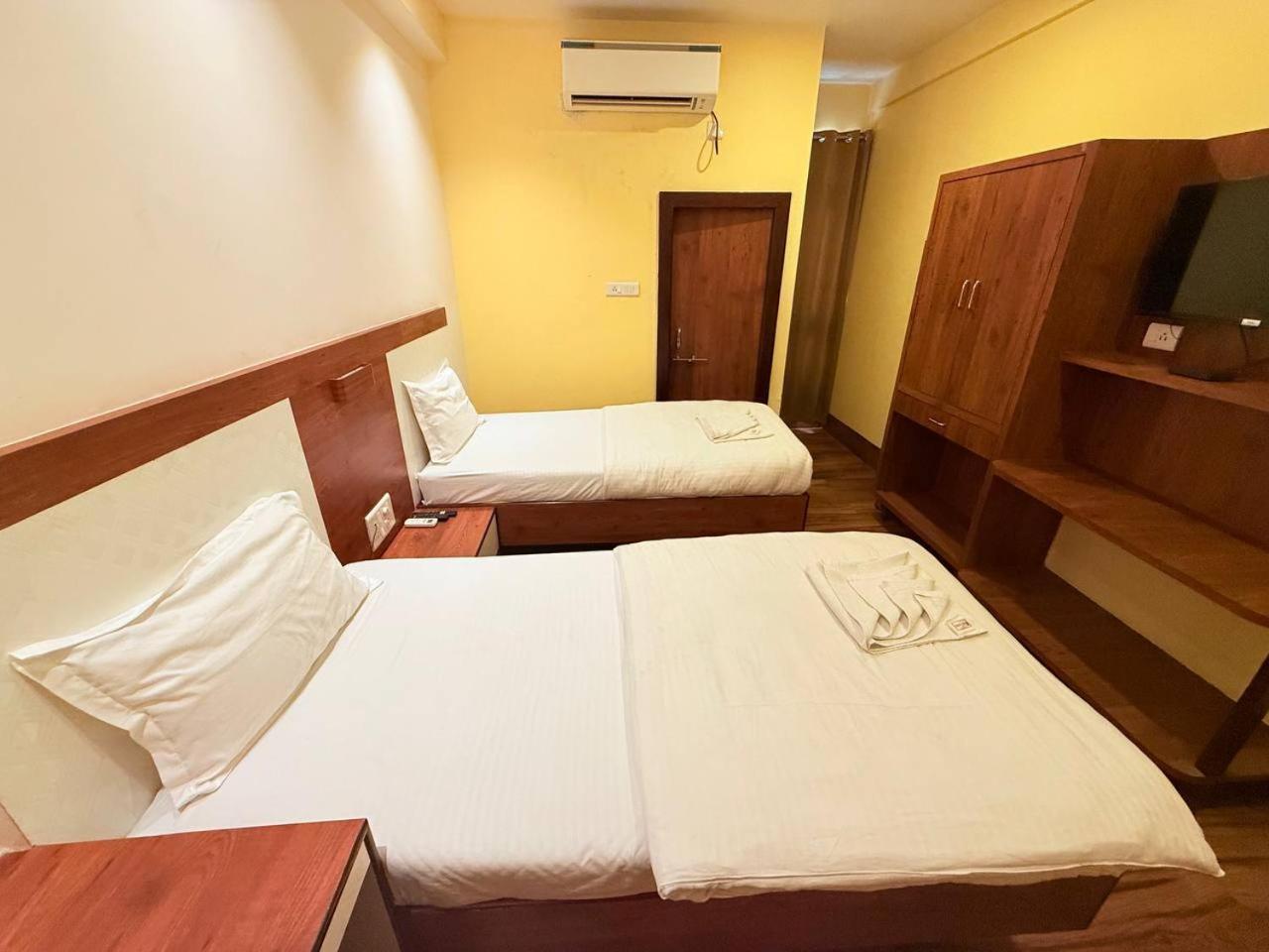Shivam Hotel Varanasi - Near Kashi Vishwanath Temple With Parking And Lift エクステリア 写真